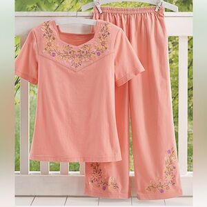 Country Store peachy capri set. Sz. L